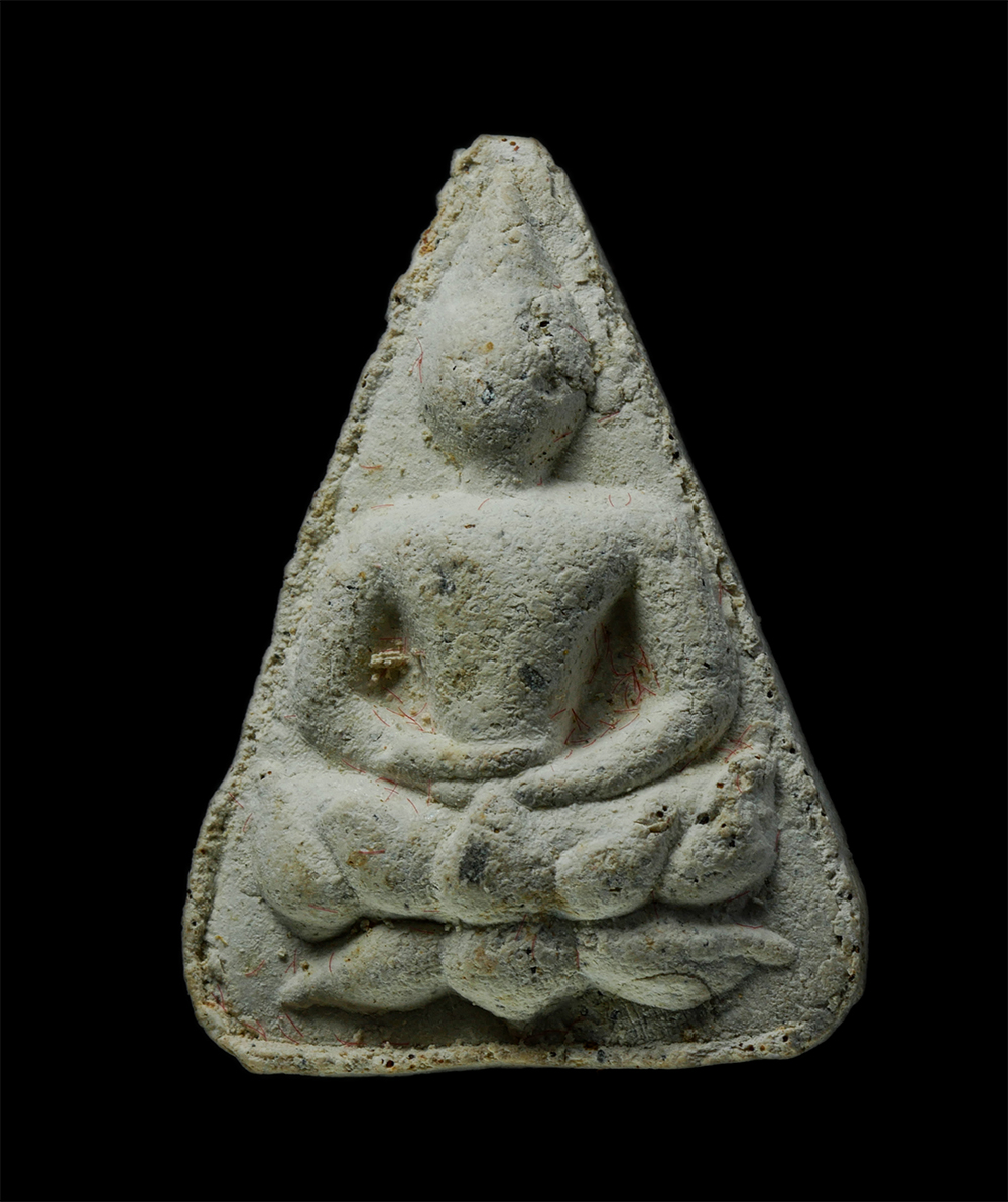 18Feb25 (3)fp.jpg - พระนางพญาฐานบัวสองหน้า หลวงพ่อแคล้ว วัดบางขุด อ.เมือง จ.สมุทรสาคร ปี2547 รุ่นสร้างอุโบสถ เนื้อผงพุทธคุณ ผงว่าน พระเก่าสวย มวลสารดี น่าเก็บสะสมบูชา | https://kamulet.in.th